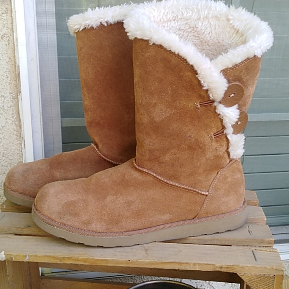 Like Bearpaw, suede winter boots